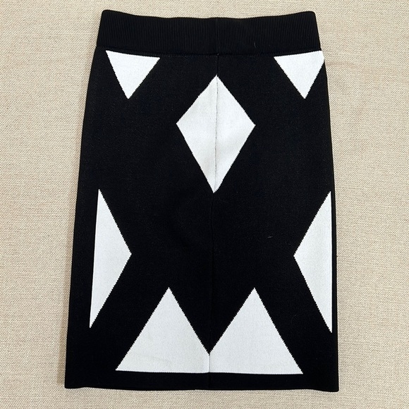 John & Jenn Stretch Knit Skirt Size S/P - Picture 7 of 9